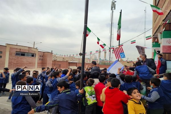 نواختن زنگ استکبارستیزی  در مدرسه نورولایت