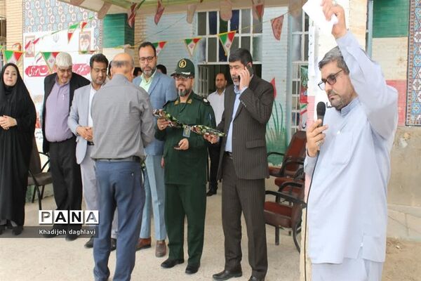 نواختن زنگ نمادین استکبار ستیزی در حمیدیه