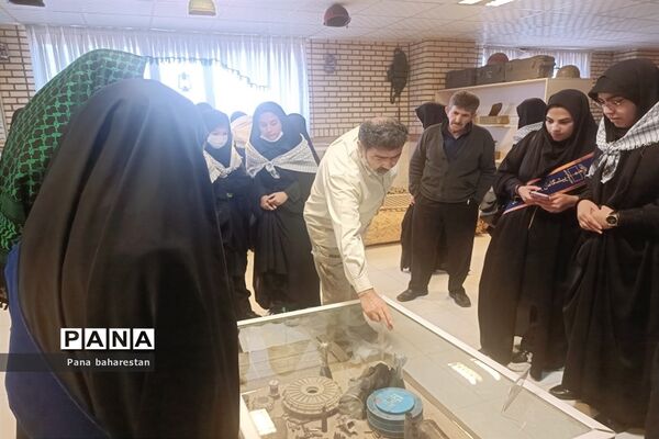 بازدید دانش‌آموزان مدارس ملارد از موزه دفاع مقدس