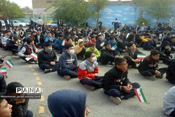 برگزاری مراسم زنگ استکبار ستیزی در دبیرستان شاهد مهدی هاشمی