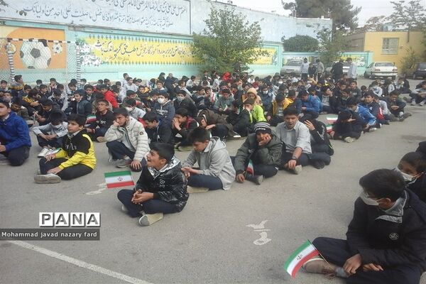 برگزاری مراسم زنگ استکبار ستیزی در دبیرستان شاهد مهدی هاشمی