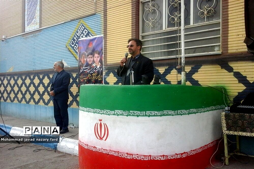 برگزاری مراسم زنگ استکبار ستیزی در دبیرستان شاهد مهدی هاشمی