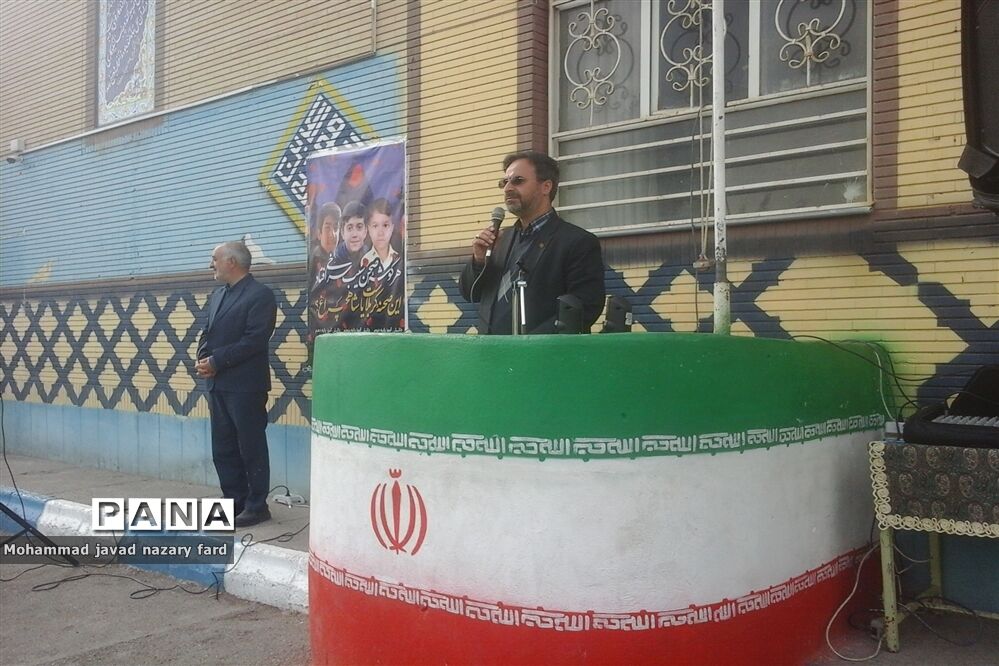 برگزاری مراسم زنگ استکبار ستیزی در دبیرستان شاهد مهدی هاشمی
