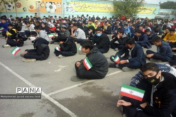 برگزاری مراسم زنگ استکبار ستیزی در دبیرستان شاهد مهدی هاشمی