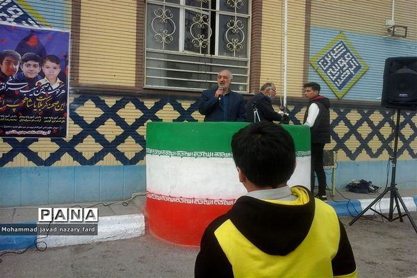 برگزاری مراسم زنگ استکبار ستیزی در دبیرستان شاهد مهدی هاشمی