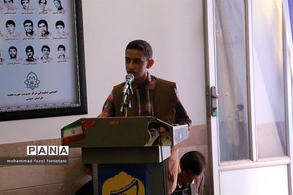 دیدار اعضای تشکل‌های دانش‌آموزی با نماینده ولی فقیه