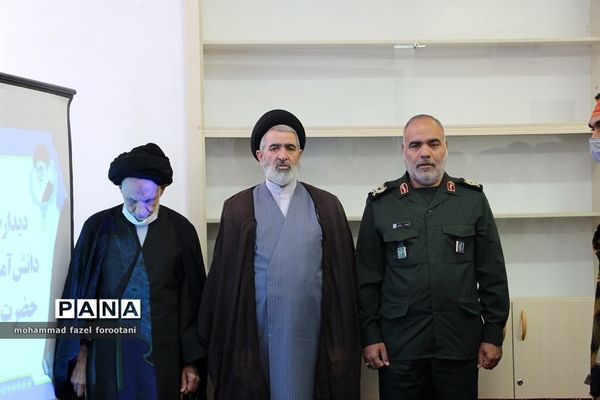 دیدار اعضای تشکل‌های دانش‌آموزی با نماینده ولی فقیه