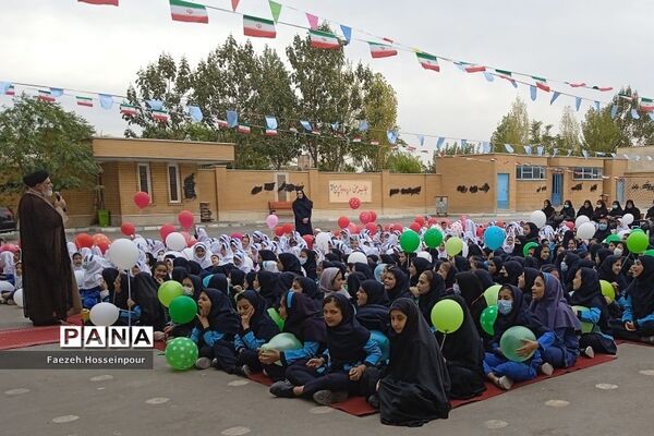 نمایشگاه نقاشی با موضوع ۱۳ آبان در بهارستان‌دو
