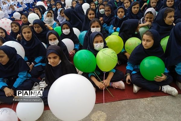 نمایشگاه نقاشی با موضوع ۱۳ آبان در بهارستان‌دو