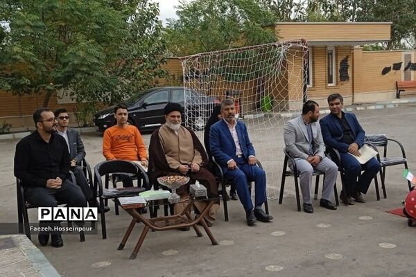 نمایشگاه نقاشی با موضوع ۱۳ آبان در بهارستان‌دو