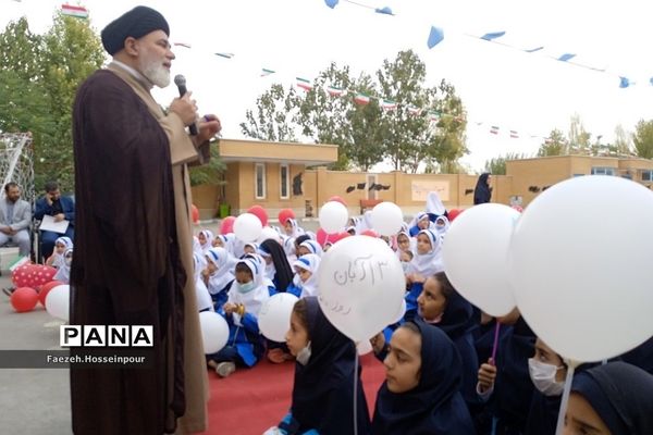 نمایشگاه نقاشی با موضوع ۱۳ آبان در بهارستان‌دو