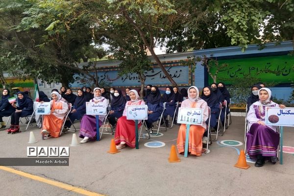 آیین نواختن زنگ استکبار ستیزی در دبیرستان شاهد شهید شیرودی