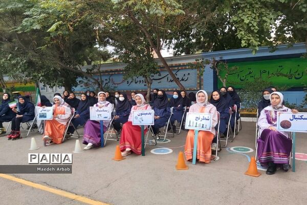 آیین نواختن زنگ استکبار ستیزی در دبیرستان شاهد شهید شیرودی