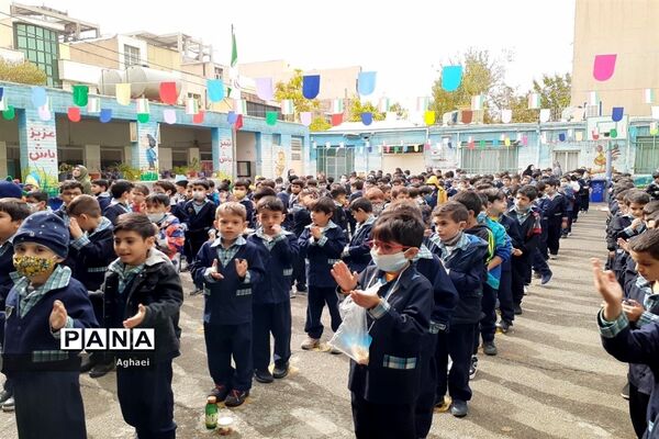 برگزاری زنگ استکبار ستیزی در دبستان احمد معینی منطقه ۱۳