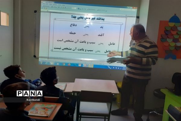 آموزش پدافند غیرعامل به دانش‌آموزان دبستان علوی ۲ منطقه ۱۳