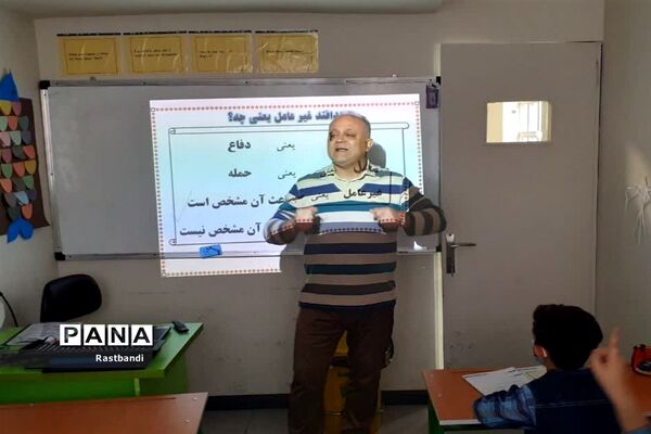 آموزش پدافند غیرعامل به دانش‌آموزان دبستان علوی ۲ منطقه ۱۳