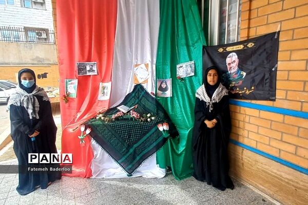 برگزاری مراسم روز دانش آموز با حضور خانواده شهدا در ناحیه دو بهارستان