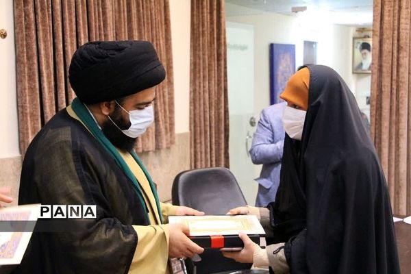 دیدار امام جمعه رودهن با فعالان و‌دانش‌آموزان نخبه بسیجی