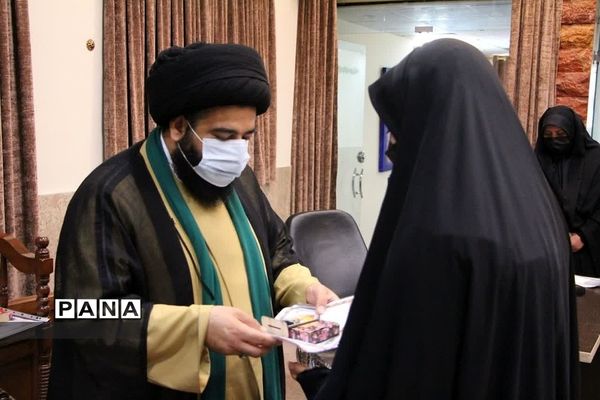 دیدار امام جمعه رودهن با فعالان و‌دانش‌آموزان نخبه بسیجی