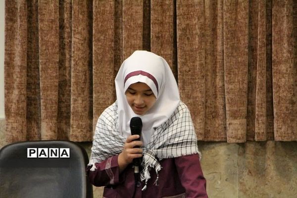 دیدار امام جمعه رودهن با فعالان و‌دانش‌آموزان نخبه بسیجی