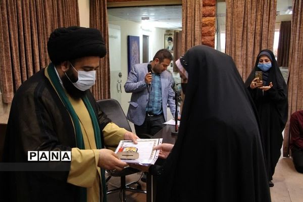 دیدار امام جمعه رودهن با فعالان و‌دانش‌آموزان نخبه بسیجی