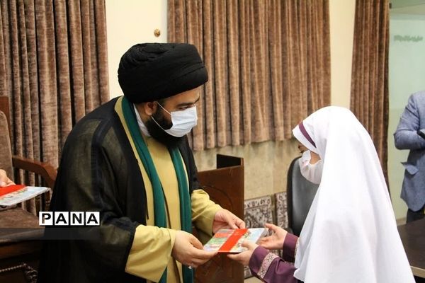 دیدار امام جمعه رودهن با فعالان و‌دانش‌آموزان نخبه بسیجی