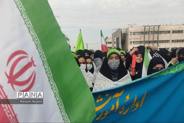حضور پرشور دانش‌آموزان در راهپیمایی 13 آبان در مشهد