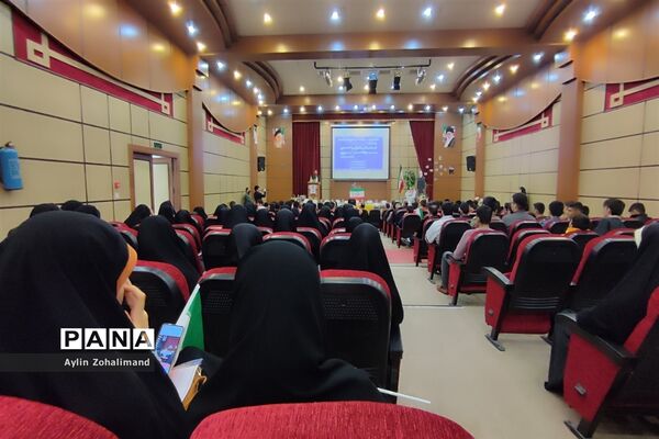 گردهمایی فرماندهان و شورای واحد های بسیج مدارس در شهرستان رباط کریم
