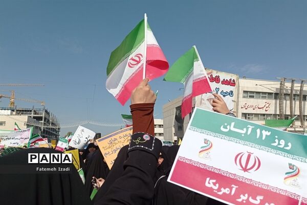 حضور دانش‌آموزان در راهپیمایی روز مبارزه با استکبار جهانی