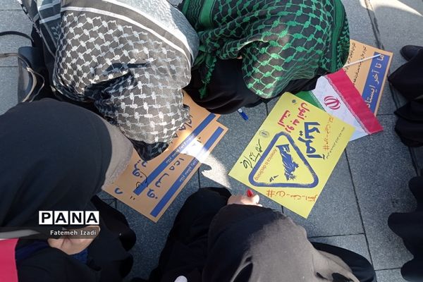 حضور دانش‌آموزان در راهپیمایی روز مبارزه با استکبار جهانی