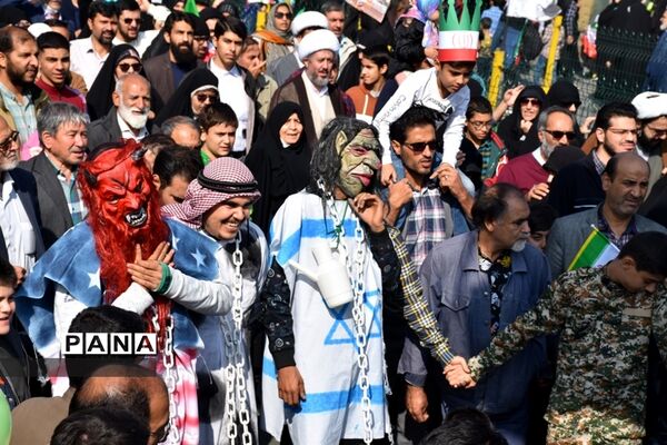 حضور دانش‌آموزان در یوم الله 13 ابان ناحیه یک مشهد
