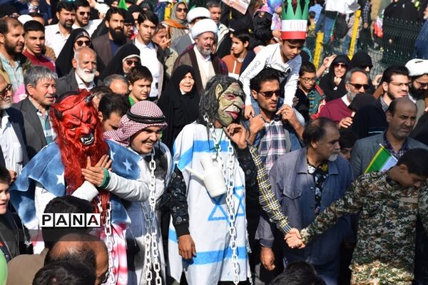 حضور دانش‌آموزان در یوم الله 13 ابان ناحیه یک مشهد
