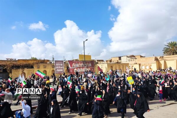 حضور پر شور دانش‌آموزان شیرازی در راهپیمایی ۱۳ آبان ماه در شیراز