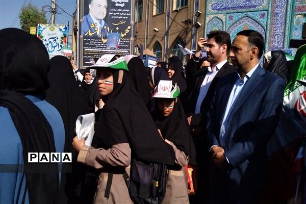برگزاری راهپیمایی ۱۳ آبان در شهرستان قرچک
