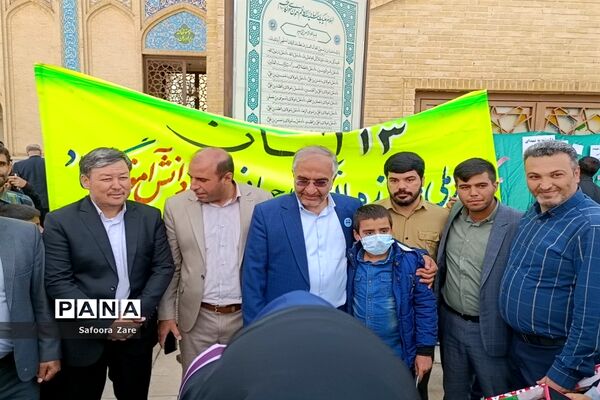 حضور دانش‌آموزان در حماسه باشکوه یوم الله ۱۳ آبان