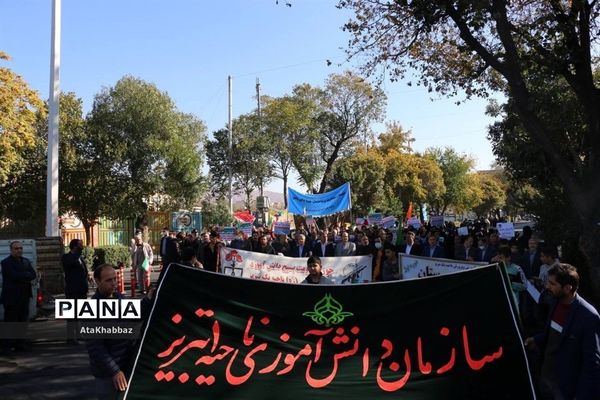 حضور فرهنگیان و دانش‌آموزان در حماسه 13 آبان/ تبریز