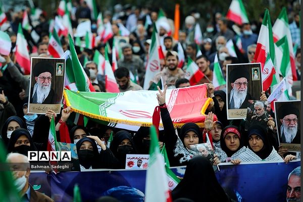 راهپیمایی یوم الله ۱۳ آبان در تهران