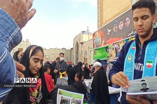 برپایی موکب سازمان دانش‌آموزی ناحیه ۳ در حرم مطهر شاهچراغ (ع)