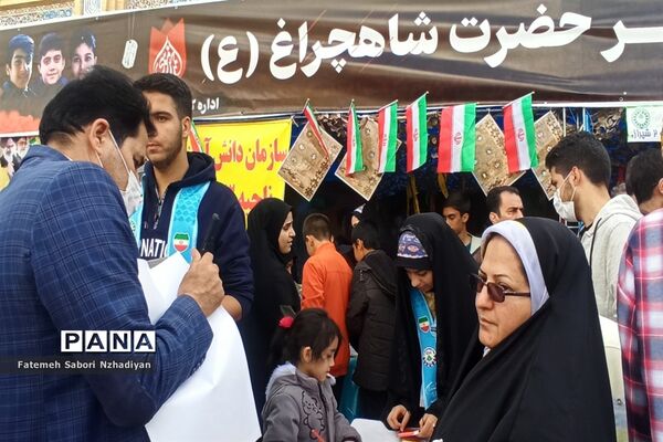 برپایی موکب سازمان دانش‌آموزی ناحیه ۳ در حرم مطهر شاهچراغ (ع)