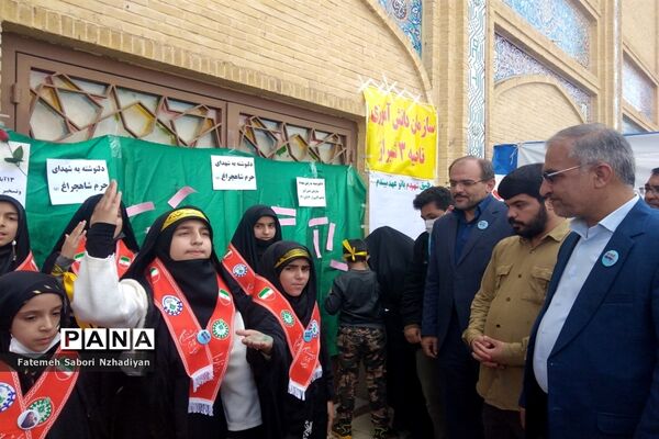 برپایی موکب سازمان دانش‌آموزی ناحیه ۳ در حرم مطهر شاهچراغ (ع)