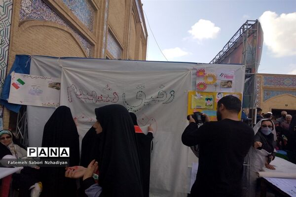 برپایی موکب سازمان دانش‌آموزی ناحیه ۳ در حرم مطهر شاهچراغ (ع)