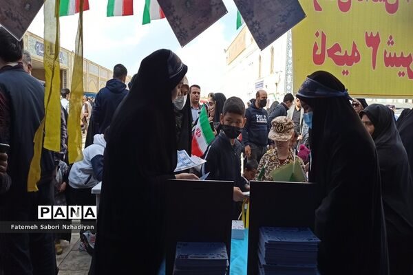 برپایی موکب سازمان دانش‌آموزی ناحیه ۳ در حرم مطهر شاهچراغ (ع)