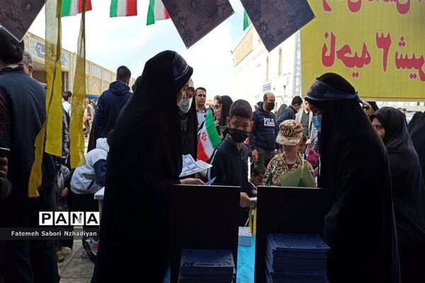 برپایی موکب سازمان دانش‌آموزی ناحیه ۳ در حرم مطهر شاهچراغ (ع)