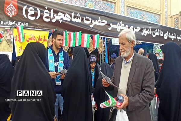 برپایی موکب سازمان دانش‌آموزی ناحیه ۳ در حرم مطهر شاهچراغ (ع)