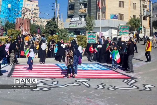 راهپیمایی ۱۳ آبان، با شعار «حماسه ایستادگی، مقاومت و استکبارستیزی» در رودهن