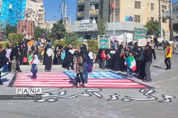 راهپیمایی ۱۳ آبان، با شعار «حماسه ایستادگی، مقاومت و استکبارستیزی» در رودهن