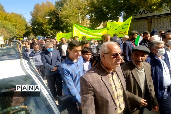 حضور دهه هشتادی‌های شهرستان اقلید در راهپیمایی ۱۳ آبان
