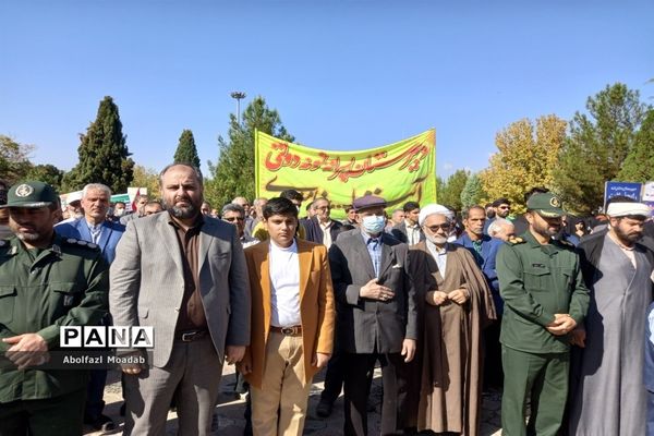 حماسه حضور پرشور مردم کاشمر در راهپیمایی یوم الله ۱۳ آبان