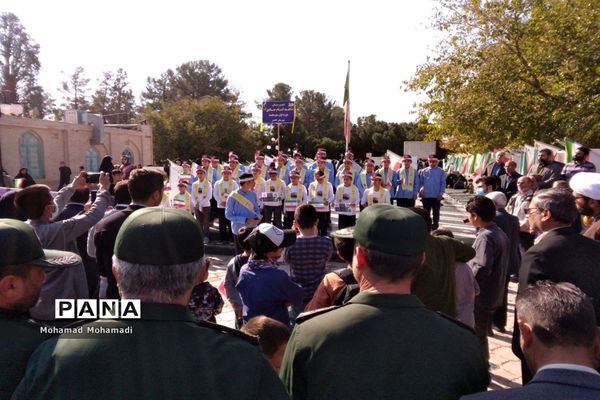 حماسه حضور پرشور مردم کاشمر در راهپیمایی یوم الله ۱۳ آبان