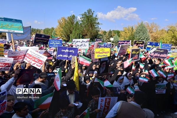 حماسه حضور پرشور مردم کاشمر در راهپیمایی یوم الله ۱۳ آبان